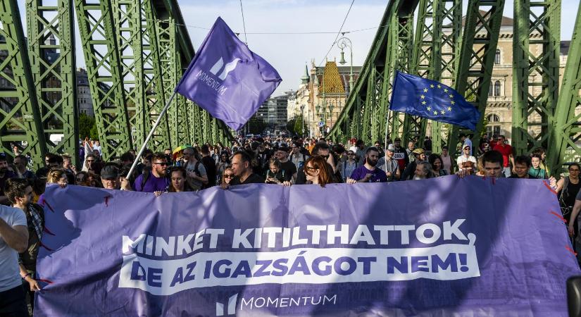 Újra összejött a hídfoglalás, a Momentum Mozgalom megbénította a forgalmat a Szabadság hídon