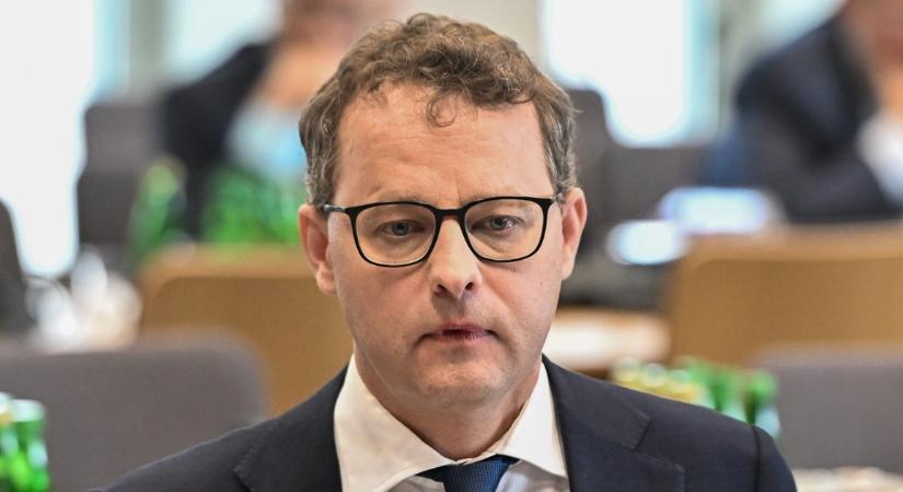 Elutasította az Interpol a Magyarországon menedékjogot kapó lengyel politikus körözését