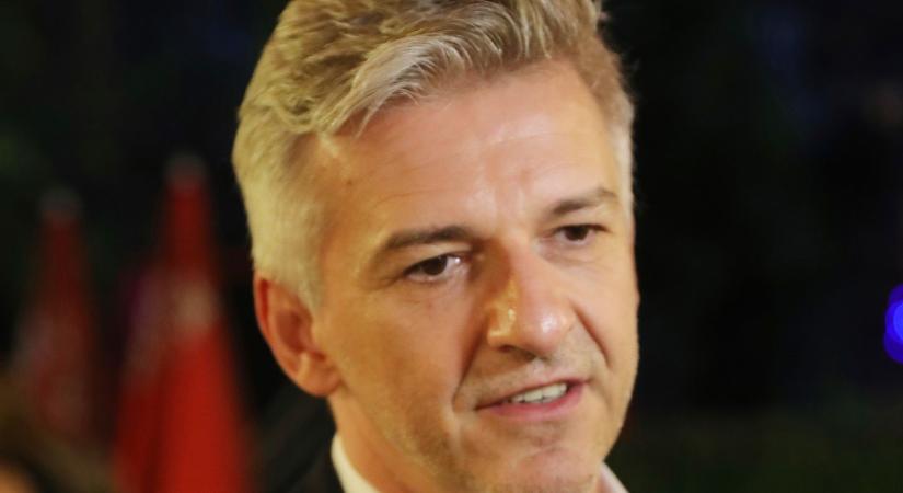 Kitálalt Alföldi Róbert, ilyen a luxusélet