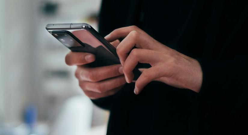 Minden pénzét elveszítheti, ha ilyen típusú mobiltelefonja van - erre utaznak a csalók!