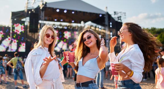 A kötelező készpénzelfogadás visszalépés lenne a magyar fesztiválipar számára