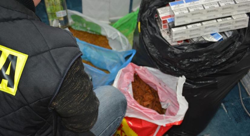 Vádat emeltek egy csempészett dohánytermékekkel üzletelő férfi ellen Kecskeméten