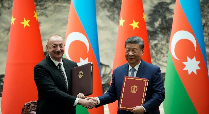 Hszi Csin-ping a vámháborúkat bírálta az azeri államfő fogadása után