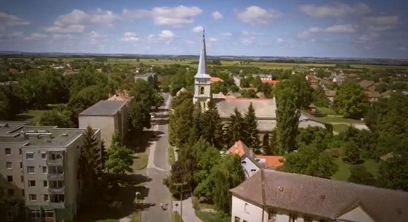 Sárbogárd titkai: A múlt és a jelen ölelésébe burkolózó kisváros (Videó)