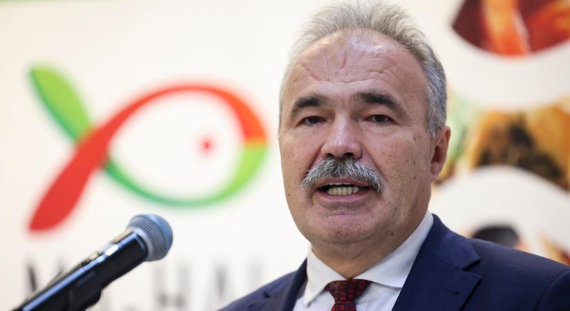 Kiröhögték Nagy Istvánt a tiltakozók Bábolnán: nem tudta megnyugtatni a helyieket az agrárminiszter - videó