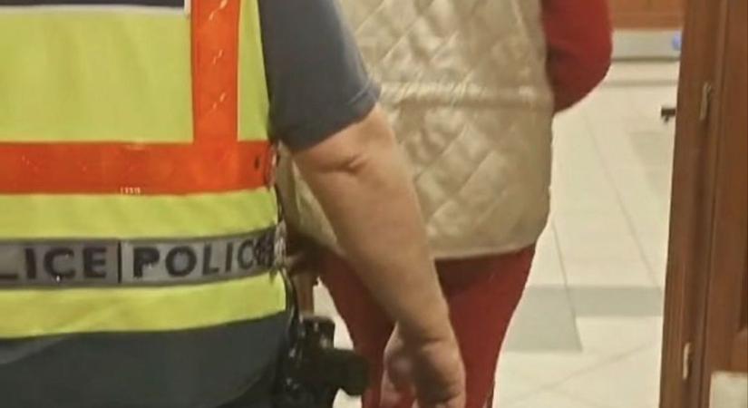 Vasvillával fenyegette szomszédját egy idős férfi ( videó)