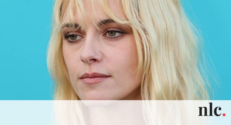 Megházasodott Kristen Stewart, ilyen volt a menyasszonyi ruhája