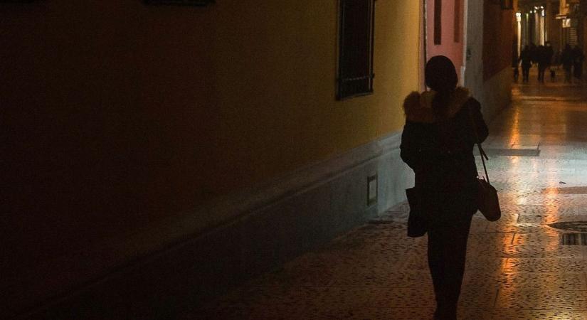 Biciklis szatírok támadtak lányokra Borsod vármegyében – rettegésben az egész város