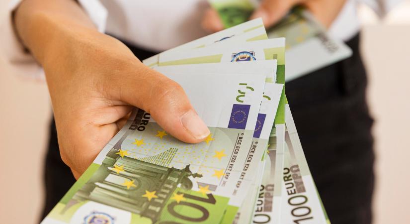 Pénzváltás középárfolyamon: hol lehetséges?