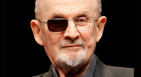 25 évet is kaphat a Nobel-díjas Salman Rushdie támadója