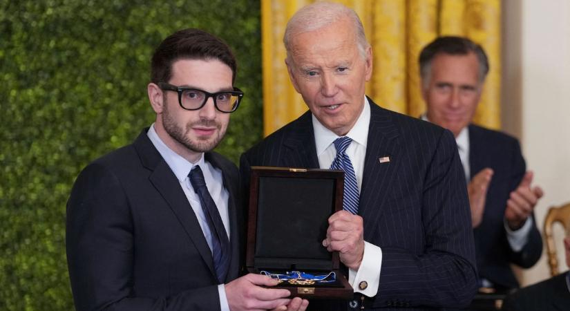 Apja nyomdokaiban Alex Soros