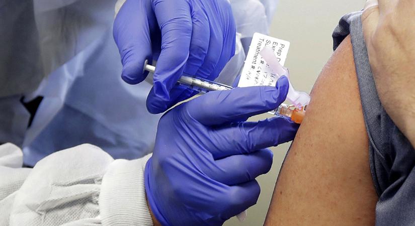Vakcinát nem kaptak, csak védettségi igazolványt: 34-en a vádlottak padján Debrecenben