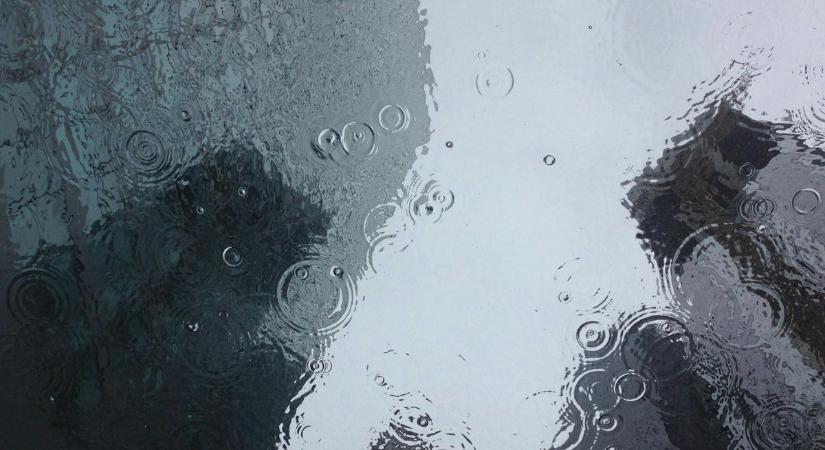 Készítsd az esernyőket, holnap záporok és zivatarok várhatóak!