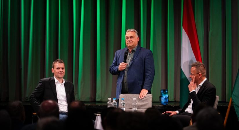Orbán Viktor vátalanul megjelent a pilisvörösvári fórumon