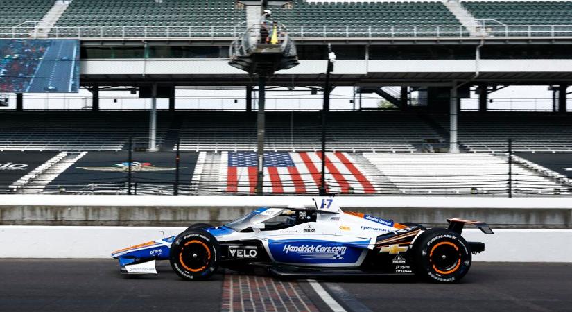 Indy 500: Dixon az élen, Larson a problémái ellenére is 11.-ként zárta az első tesztnapot