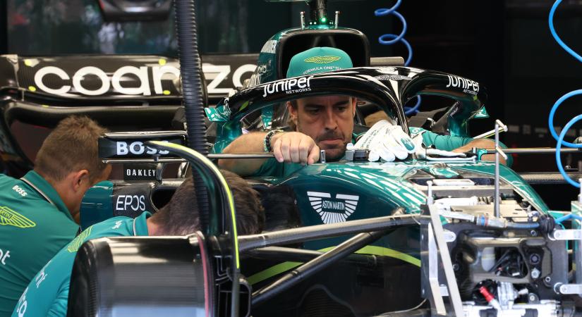 „Őrület, amit csinálunk” – kiszivárgott rádióüzenetben ostorozza Alonso az Aston Martin autóját