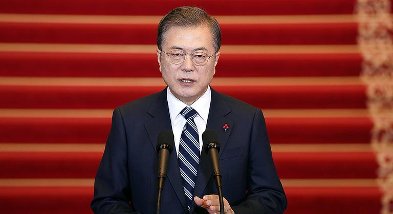 Vádat emeltek a korábbi dél-koreai elnök, Mun Dzsein ellen