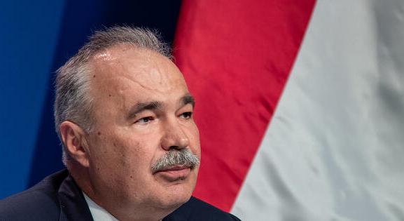 Kifütyülték az agrárminisztert Bábolnán