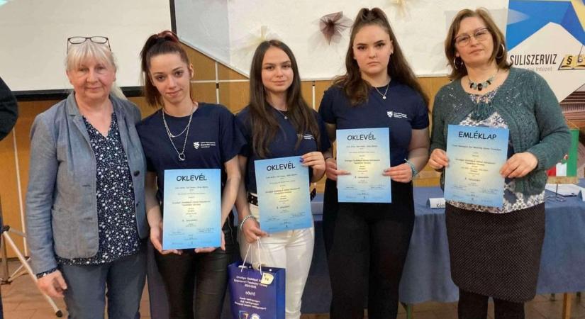 Folyadékbevitelt figyelő okos palackot terveztek