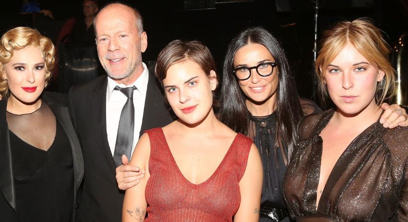Nézd, milyen gyönyörű kis szöszi fürtös Bruce Willis 2 éves unokája: Lou tiszta nagyapja
