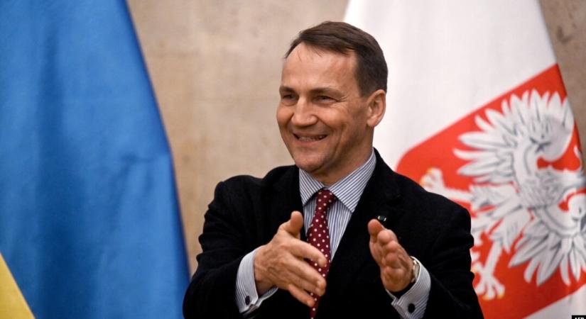 Bloomberg: Sikorski felszólította Kínát, hogy segítsen befejezni az ukrajnai háborút