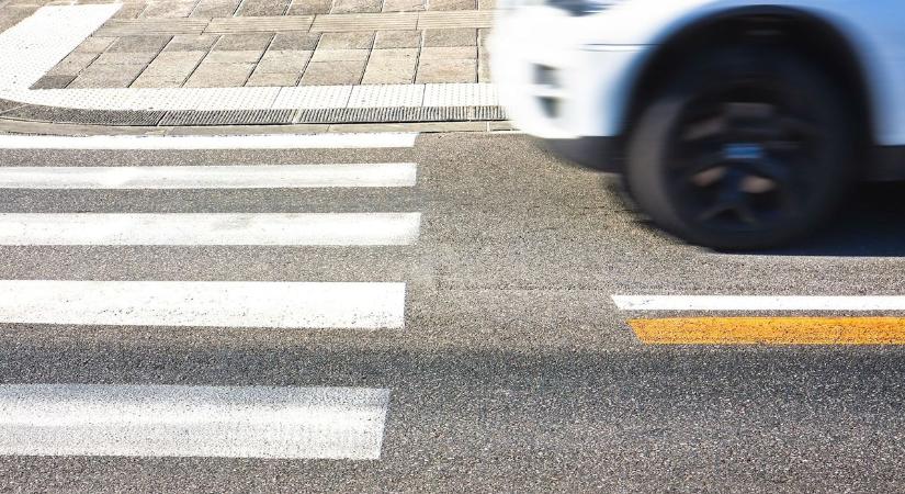 A zebrán gázolt halálra egy gyalogost a huszonéves sofőr