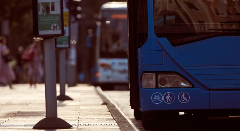 Kitört a pánik! Mindenkit leszállított a buszsofőr a 99-es buszról, megszólalt a BKK is az ügyben