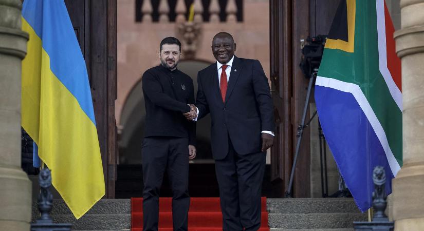 A Kijevet érő orosz támadás miatt megszakította dél-afrikai látogatását Volodimir Zelenszkij
