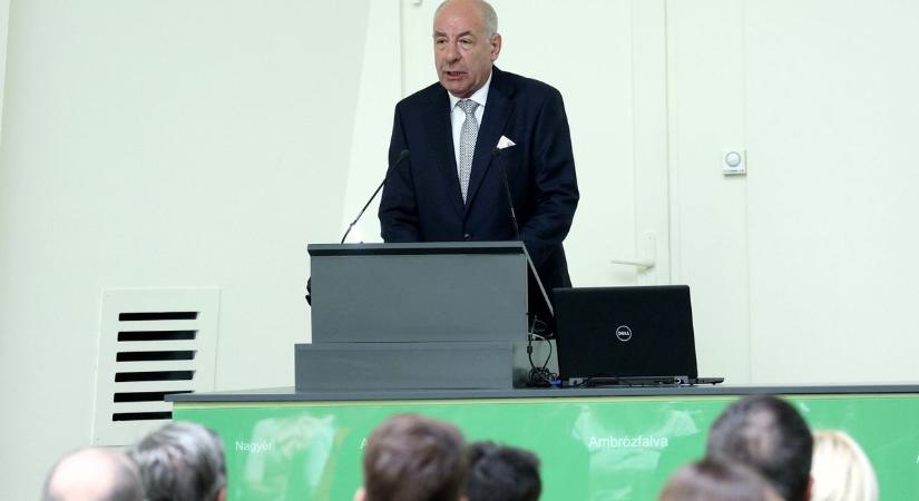 Szívhez szóló elnöki üzenet a gyermekvédelem frontvonalában dolgozóknak – galériával