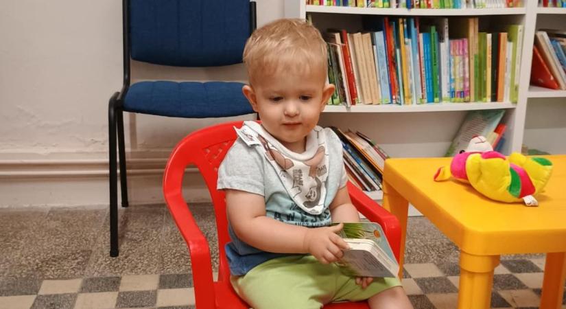 Andorka Kiapostag legfiatalabb könyvrajongója