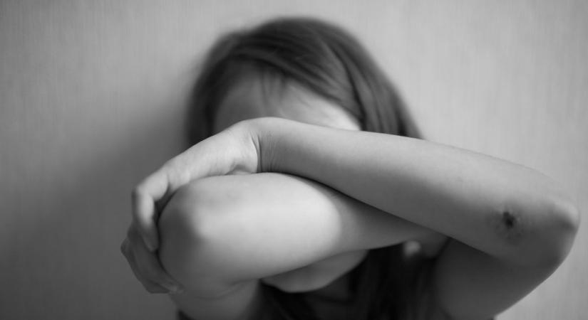Borzalom a szomszédos vármegyében: hat nevelt gyermeket bántalmazott szexuálisan a férfi