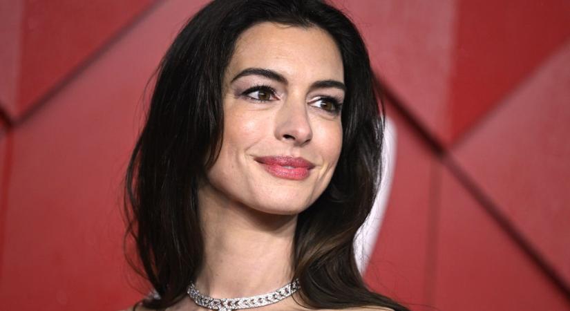 Emlékszel? Így nézett ki Anne Hathaway, amikor 25 évvel ezelőtt életében először lépett a vörös szőnyegre