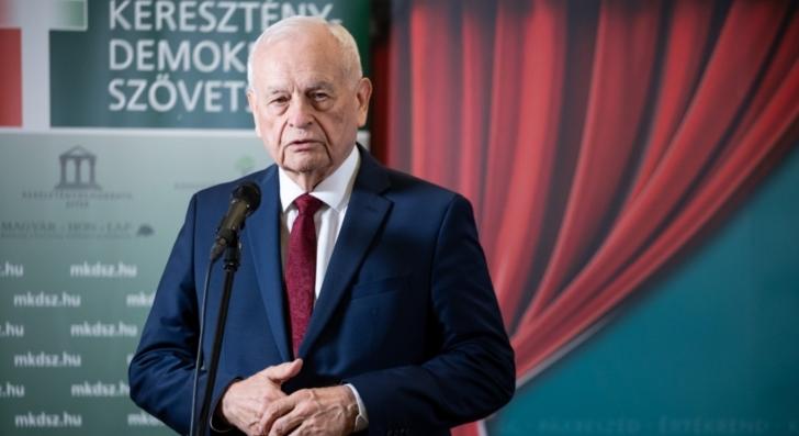 Harrach Péter: Valóság és igazság