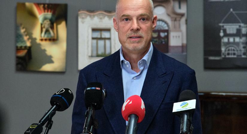 Szalay-Bobrovniczky Kristóf: Ahány hősi halott, annyi fa