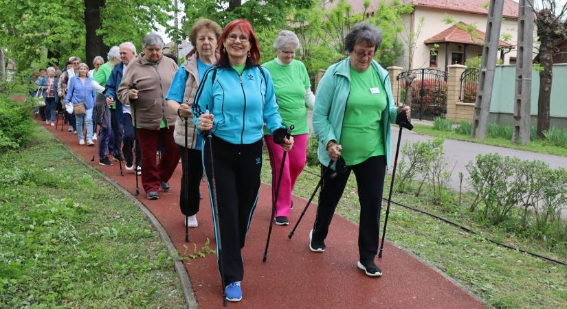 Emlékséta a Petőfi parkban, mozgással emlékeztek Monspart Saroltára – galériával