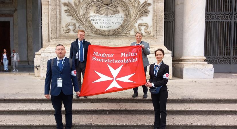 Magyar máltai önkéntesek is segítenek Ferenc pápa temetésén