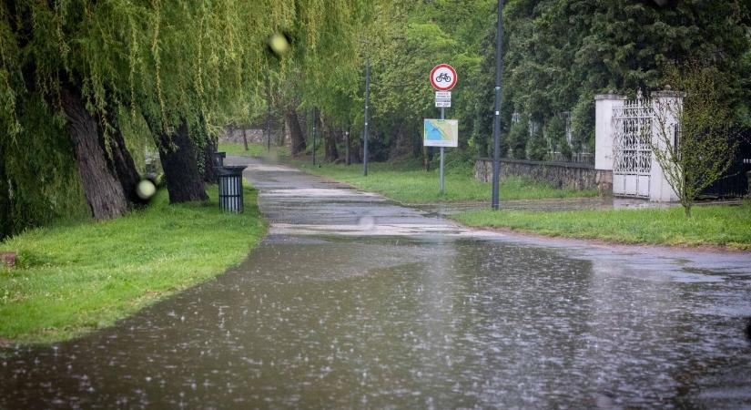 Az esernyőket jobb, ha ma sem hagyjuk otthon