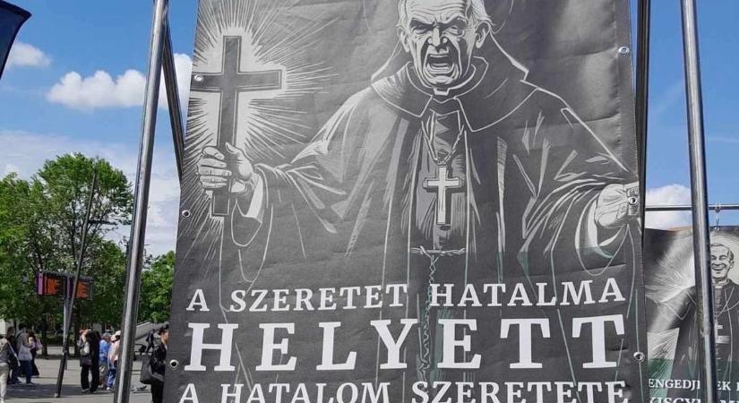 A legsötétebb diktatúrák, a náci és a kommunista idők plakátjai köszönnek vissza a Párbeszéd-Zöldek plakátjain