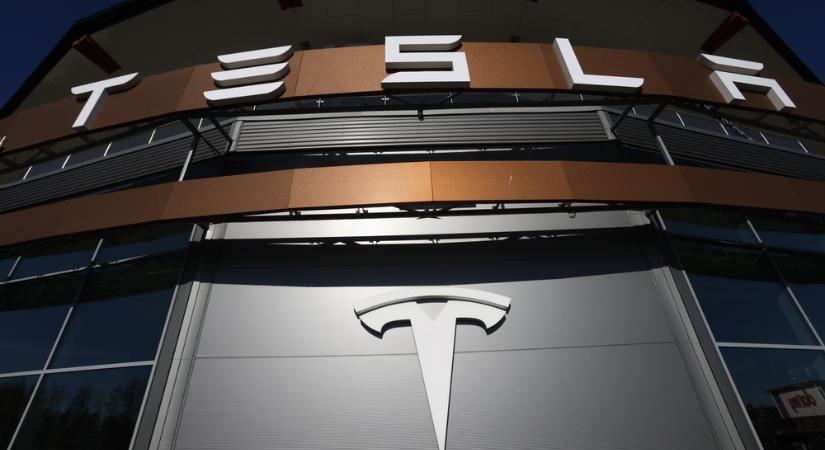 Egy vagyonba került Elon Musknak "a bürokrácia" csökkentése