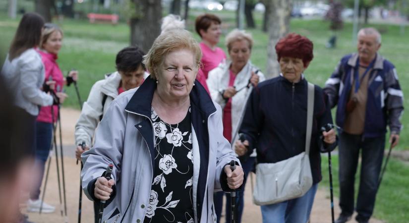Monspart Sarolta emlékére sétáltak a Halesz Parkban
