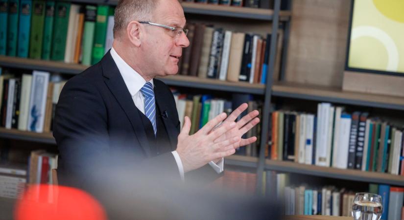 Navracsics Tibor szerint a kétharmados felhatalmazás nem az önmérséklet irányába mutatott