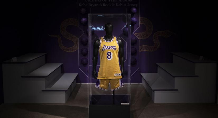 Két és félmilliárdért kelt el egy Kobe Bryant-mez