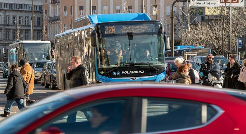 A vasutasokkal és a volánbuszosokkal közös tiltakozást helyezett kilátásba a BKV-s szakszervezet