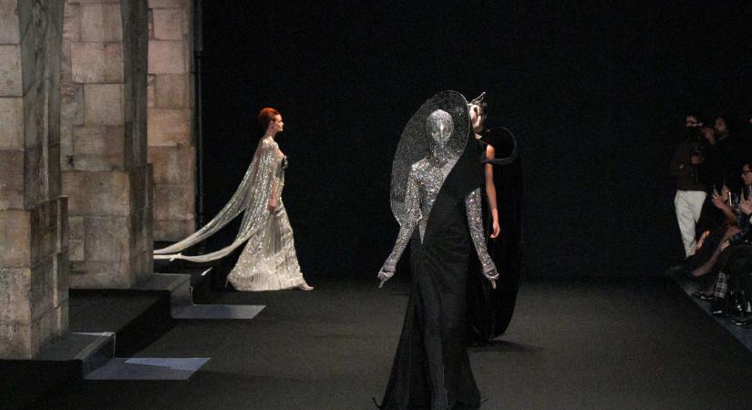 Mantrák a kifutón: Gaurav Gupta és az éteri couture