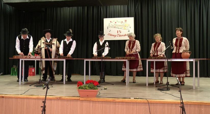 Jubileumi gálaműsort adott a Süveg Citerakör a Csapókertben