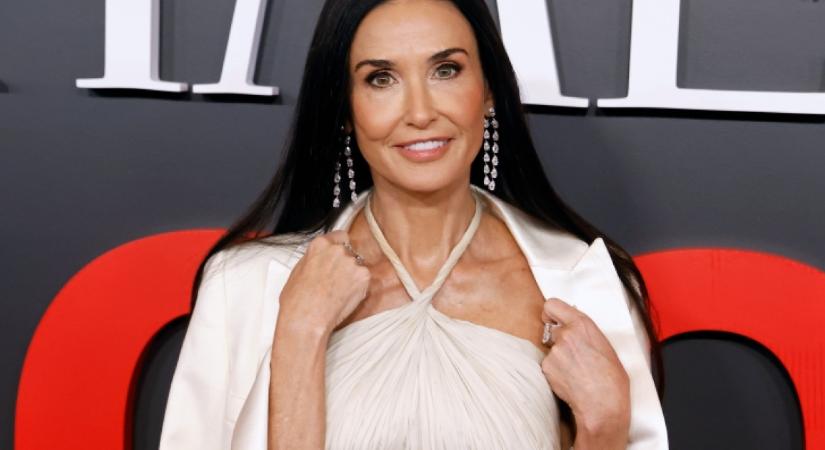 Demi Moore önmagát is túlszárnyalta a vörös szőnyegen: Bruce Willis 62 éves exe gyémántként ragyogta be a gálát