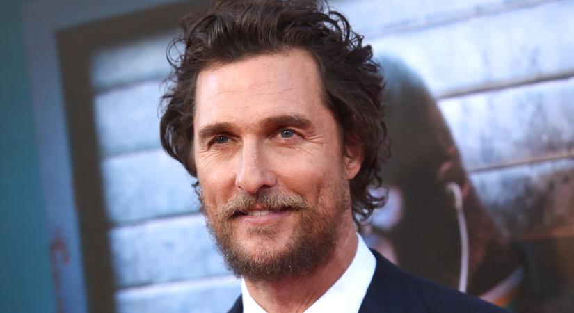 Matthew McConaughey a vörös szőnyegen mutatta meg a feleségét és három gyermekét – fotó