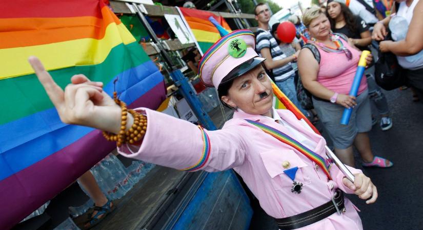 Két kézzel ragaszkodnak a Pride-hoz a románok: az uniós biztosig szaladtak elkeseredettségükben