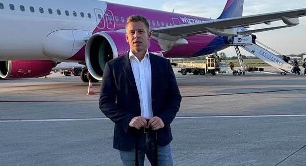 Fapados járattal utazik Rómába Magyar Péter