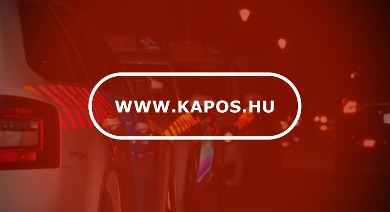 Árokba borult egy autó a 61-esen